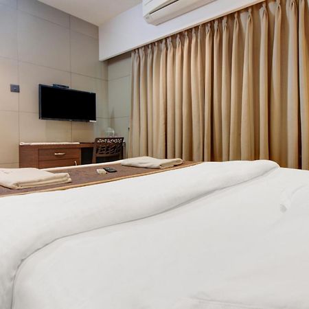 Hotel Leela Kalyān Екстериор снимка
