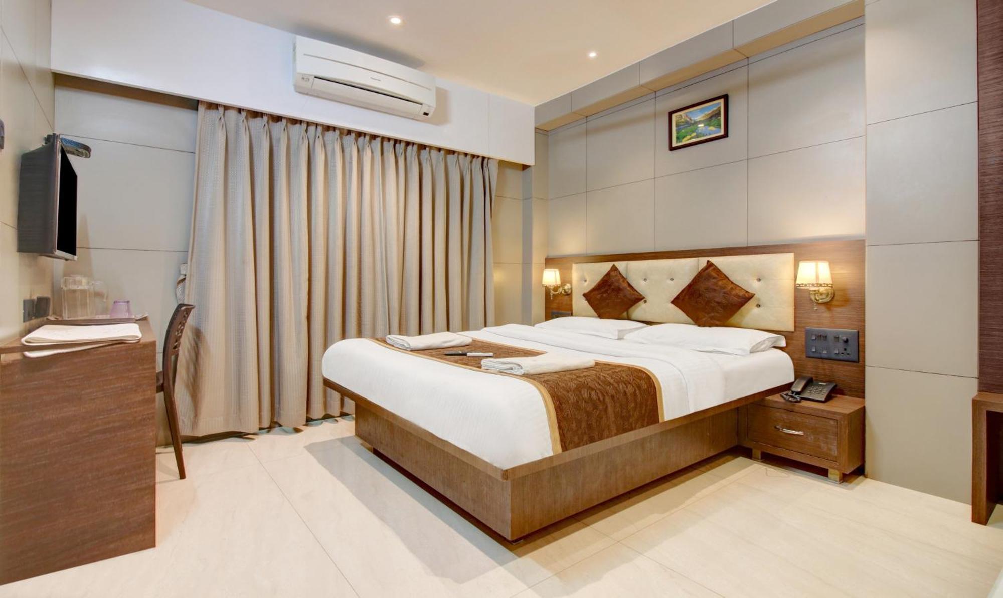 Hotel Leela Kalyān Екстериор снимка