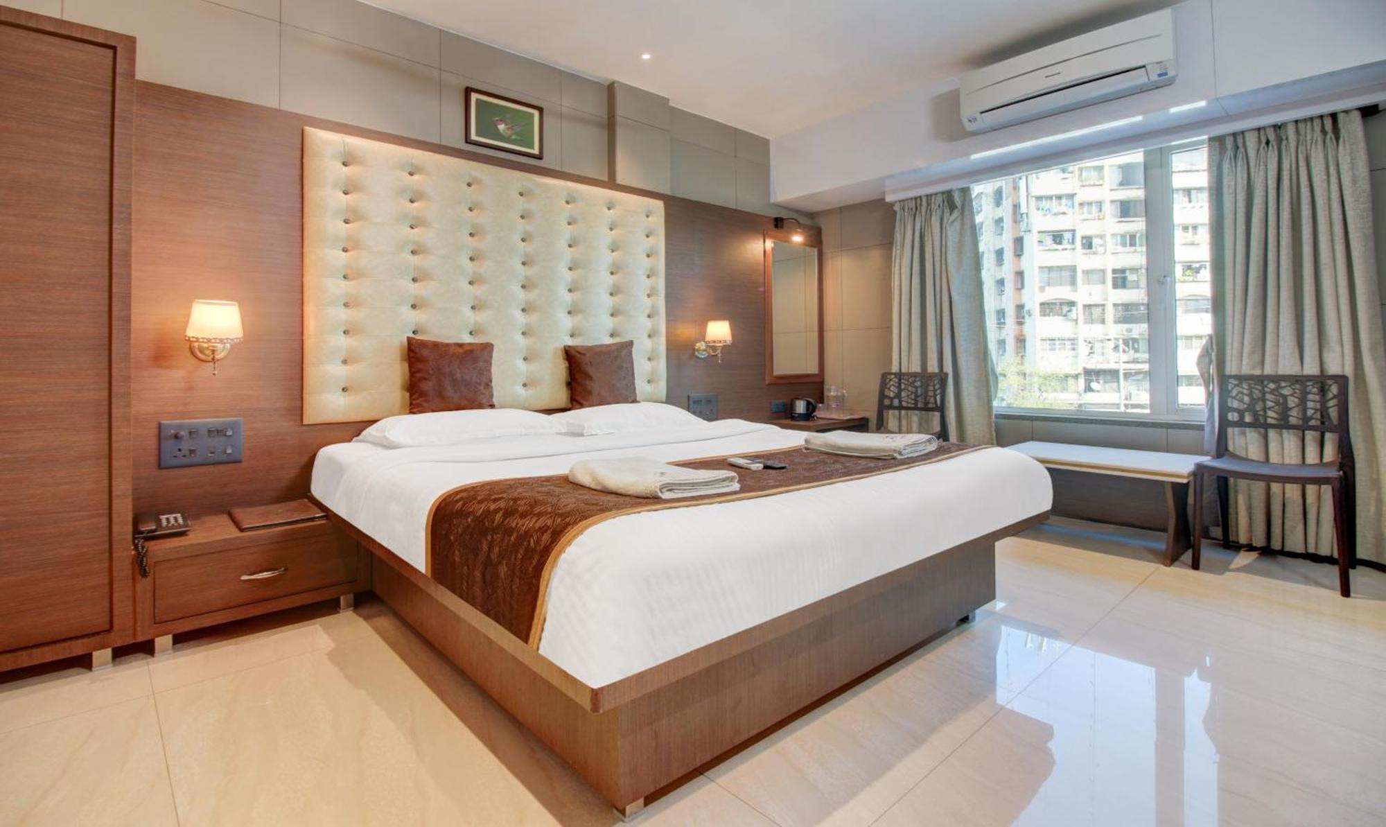 Hotel Leela Kalyān Екстериор снимка