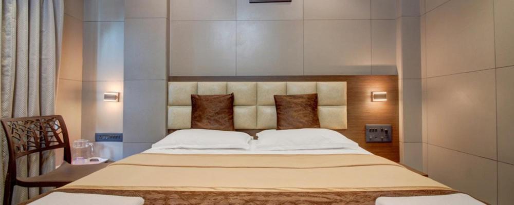 Hotel Leela Kalyān Екстериор снимка